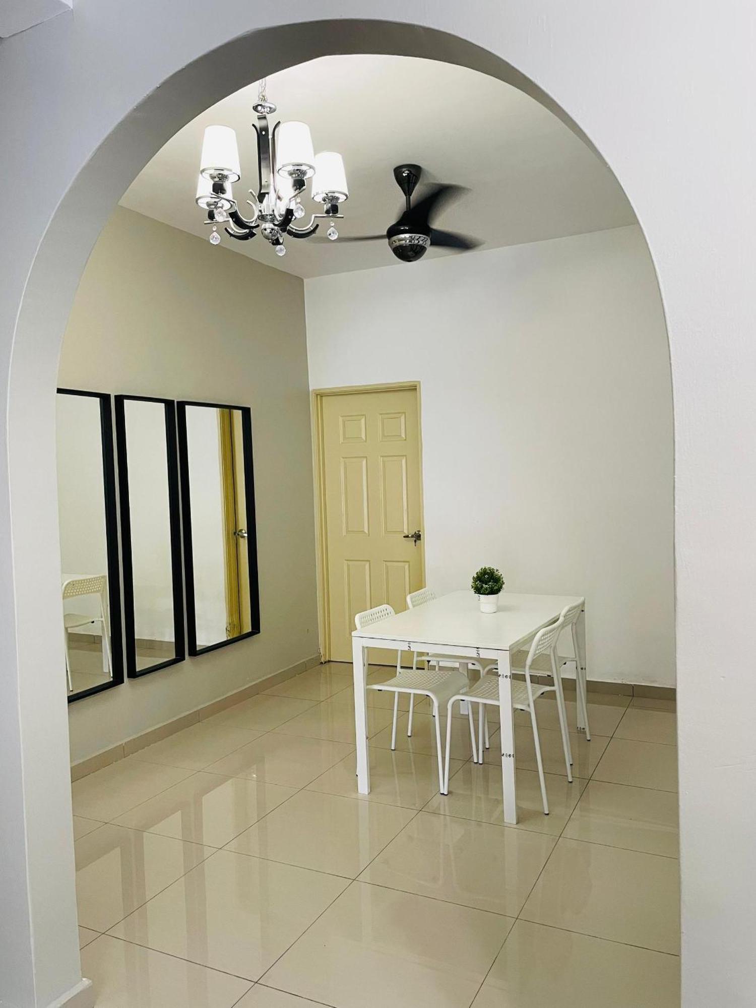 Nazirin Homestay No 27 Tmn Desa Manjung Lumut Esterno foto