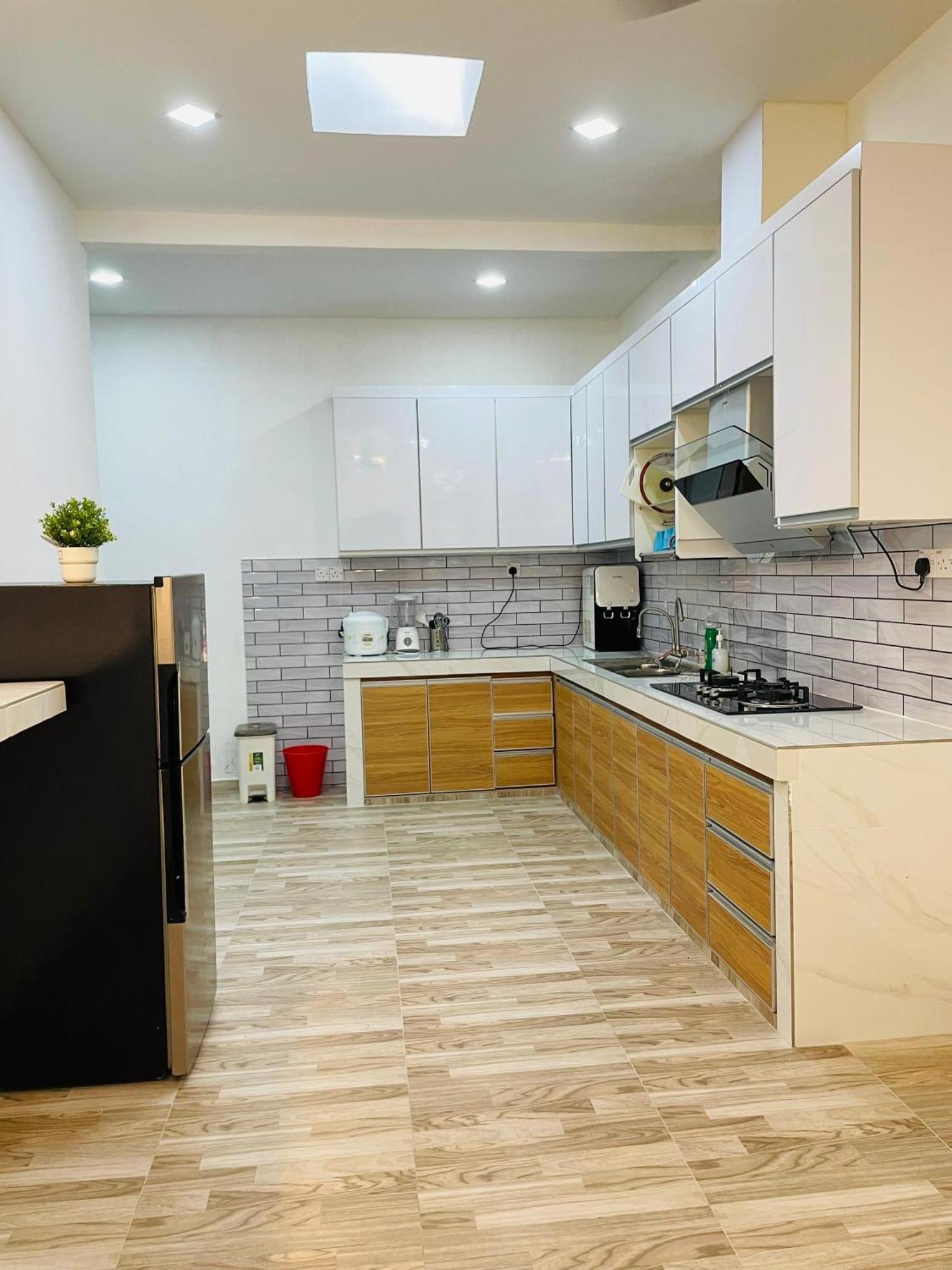 Nazirin Homestay No 27 Tmn Desa Manjung Lumut Esterno foto