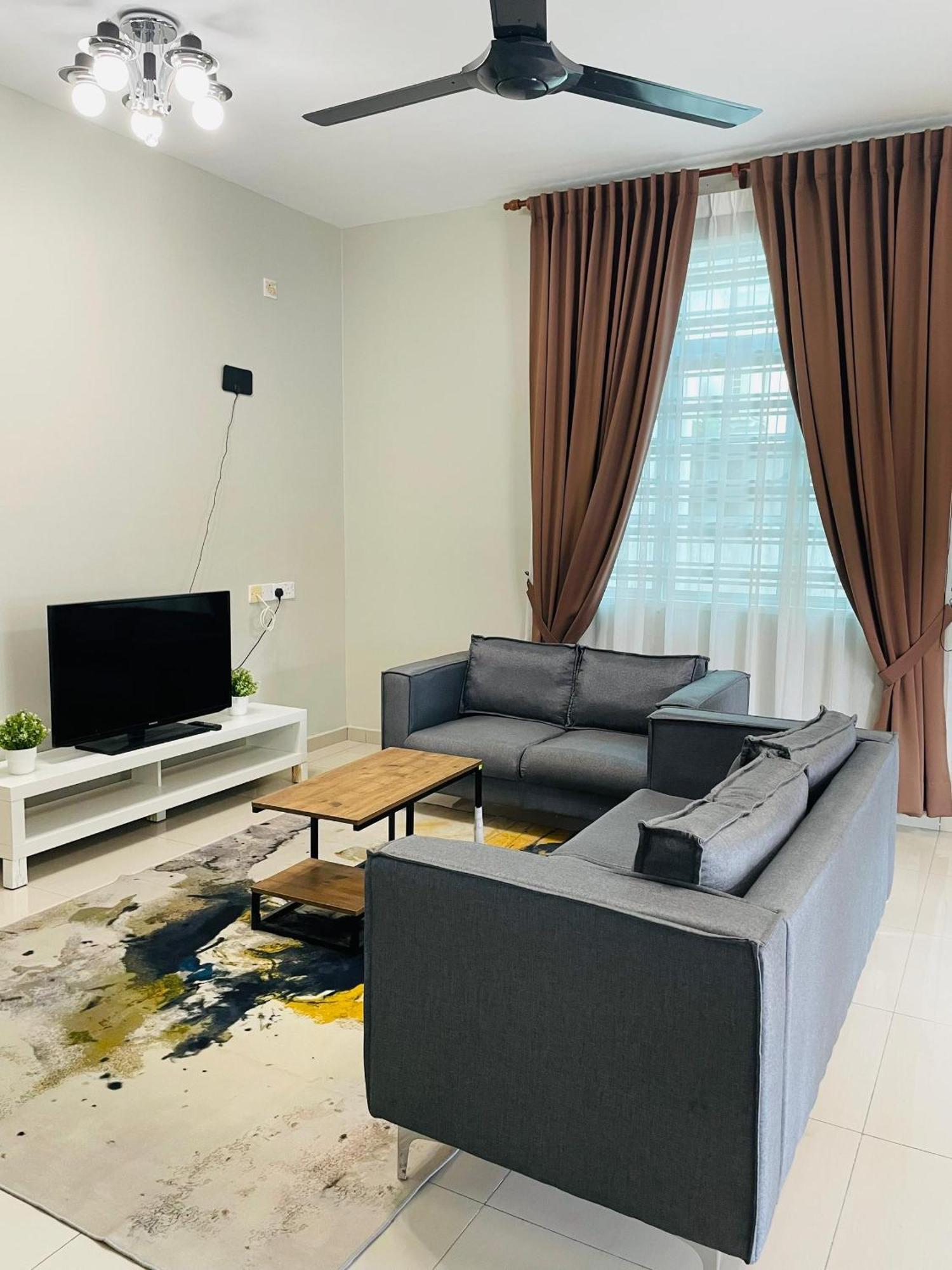 Nazirin Homestay No 27 Tmn Desa Manjung Lumut Esterno foto